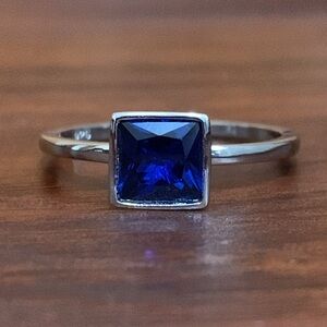 Sterling Silver Princess Cut Blue Sapphire CZ Ring size 8